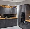 Häcker Concept130 Comet N673 Spachtelbeton graphit Küche mit Miele Elektrogeräten und Trinkwassersystem